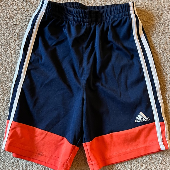 Boys size 6 Adidas short set - Picture 6 of 8